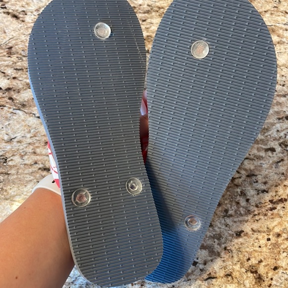 Vera Bradley Flip Flops - Picture 3 of 4